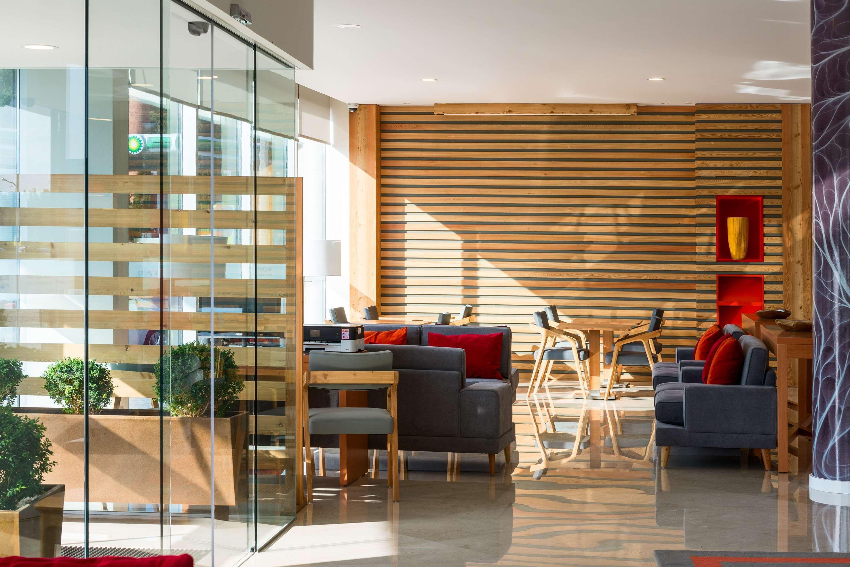 Tryp By Wyndham Leiria Hotell Exteriör bild